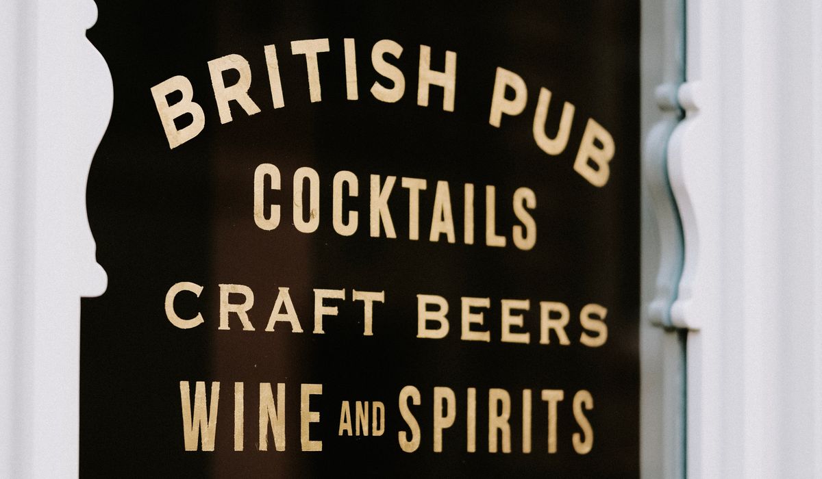 Choosing the Right Beer Garden Furniture for Summer Comfort